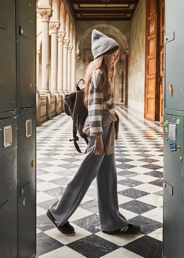 Conjunto calças e polo riscas rapariga